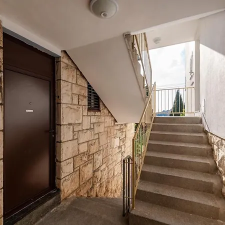 Klario - Sea View Terrace & Free Parking Apartment