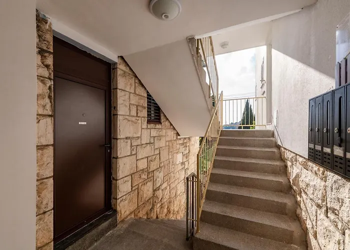 Klario - Sea View Terrace & Free Parking Apartment
