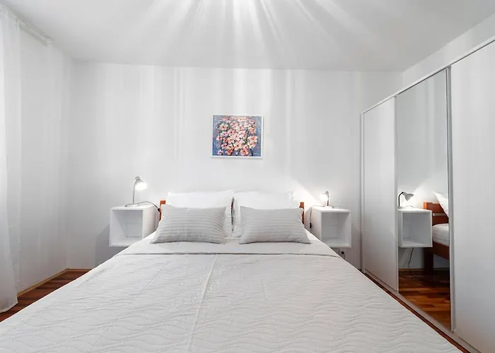 Klario - Sea View Terrace & Free Parking Apartment Dubrovnik
